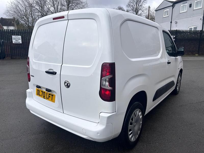 Used Vauxhall Combo Sportive 100 HP (73 kW) 2020 White Van