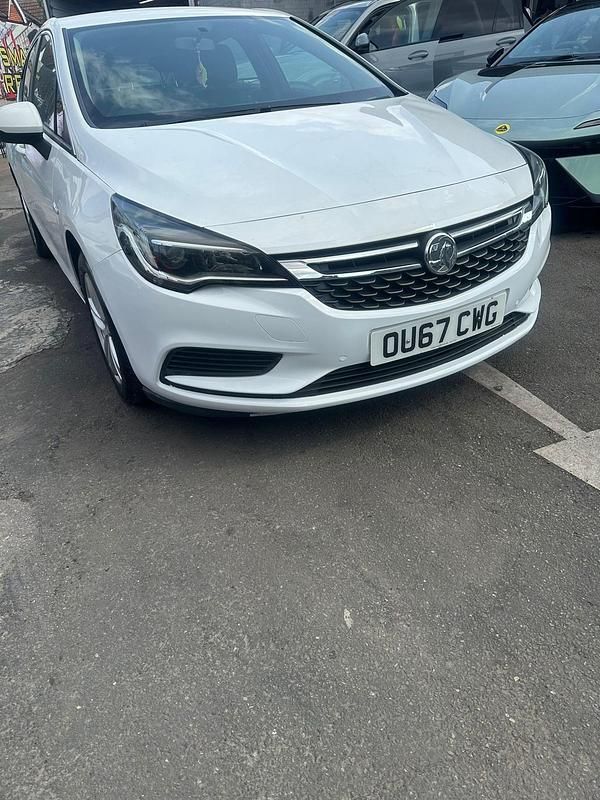 Used Vauxhall Astra 2017 White Hatchback