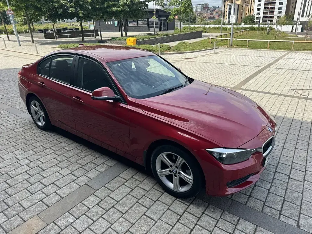 Used BMW 318 2012 Red Sedan