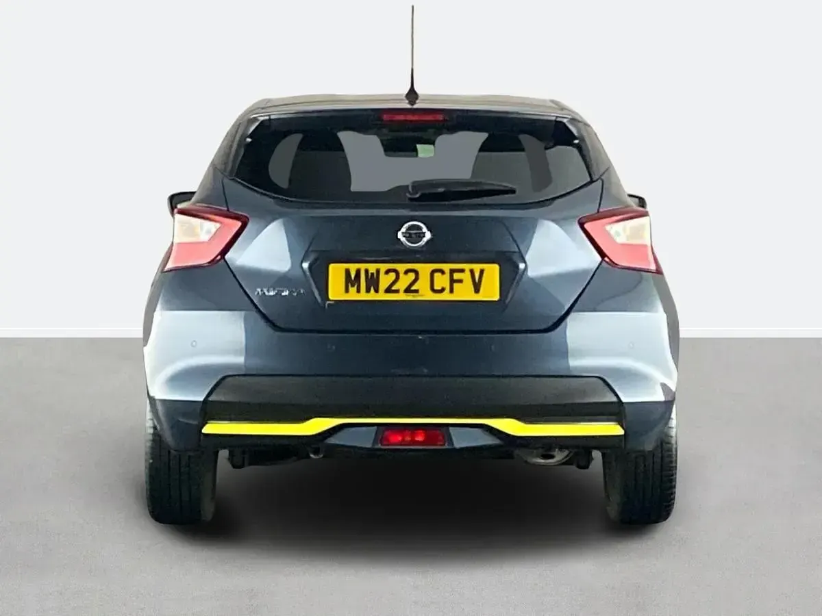 Używany Nissan Micra 92 KM (67 kW) 2022 Szary Hatchback