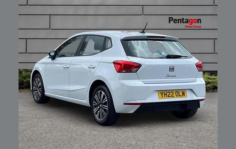 Used Seat Ibiza SE Technology 94 HP (69 kW) 2022 White Hatchback