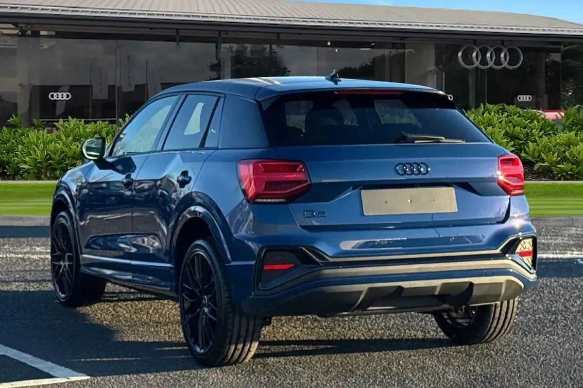 Ny Audi Q2 Black Edition 116 HK (85 kW) 2026 Blå SUV
