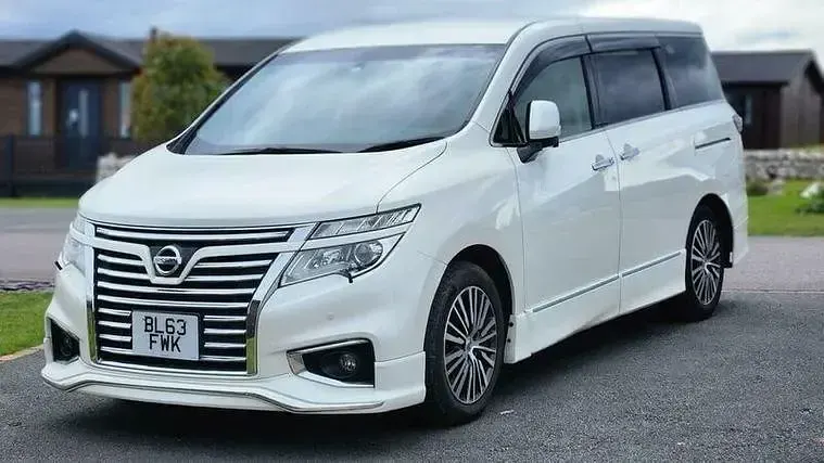 Używany Nissan Elgrand 2022 Biały Minivan
