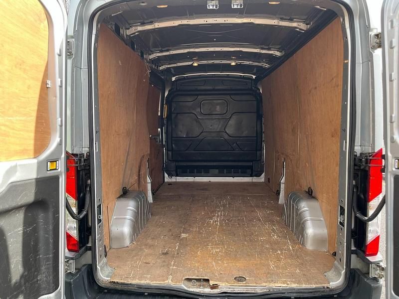 Usado Ford Transit 170 CV (125 kW) 2019 Plateado Van
