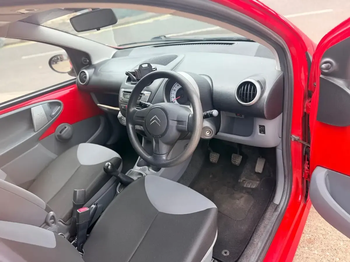Used Citroën C1 VTR Sport 68 HP (50 kW) 2012 Red Hatchback