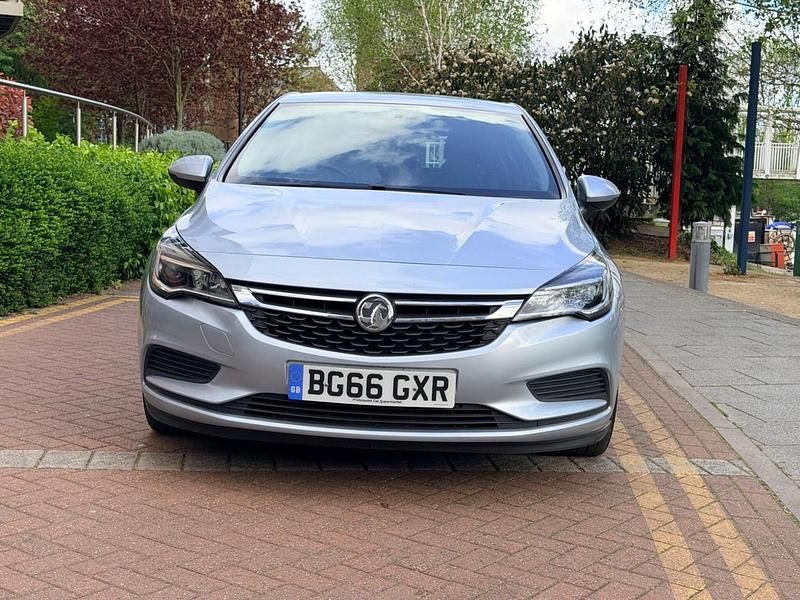 Used Vauxhall Astra Design Edition 150 HP (110 kW) 2016 Silver Hatchback