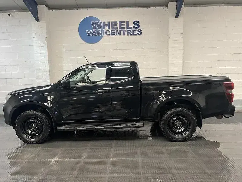 Used Isuzu D-Max 163 HP (119 kW) 2023 Black Pickup