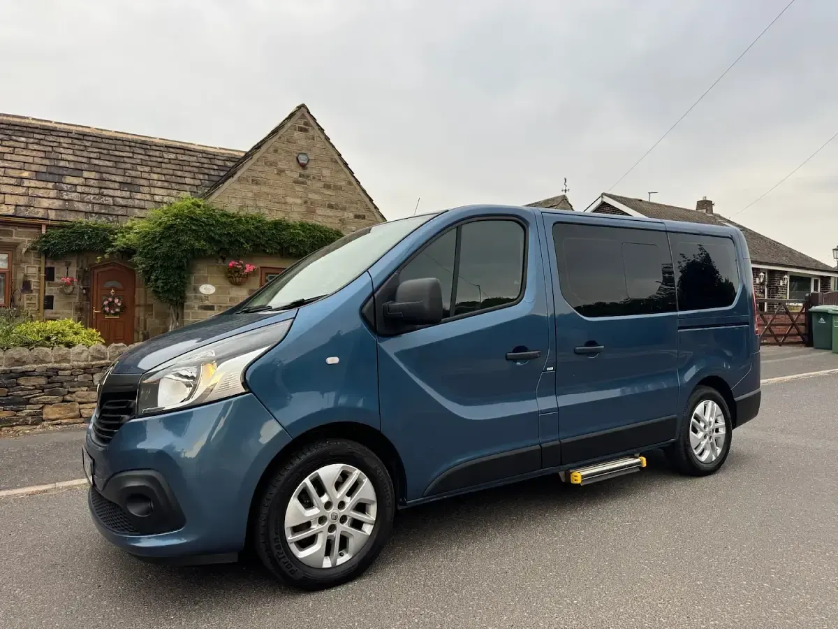 Used Renault Trafic Business 2018 Blue MPV