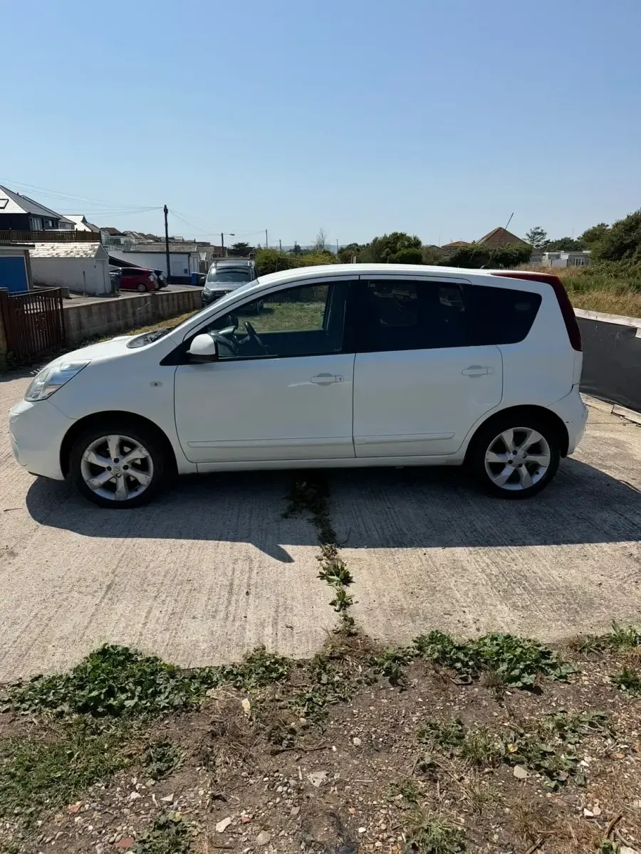 Used Nissan Note N-TEC 90 HP (66 kW) 2010 White Hatchback