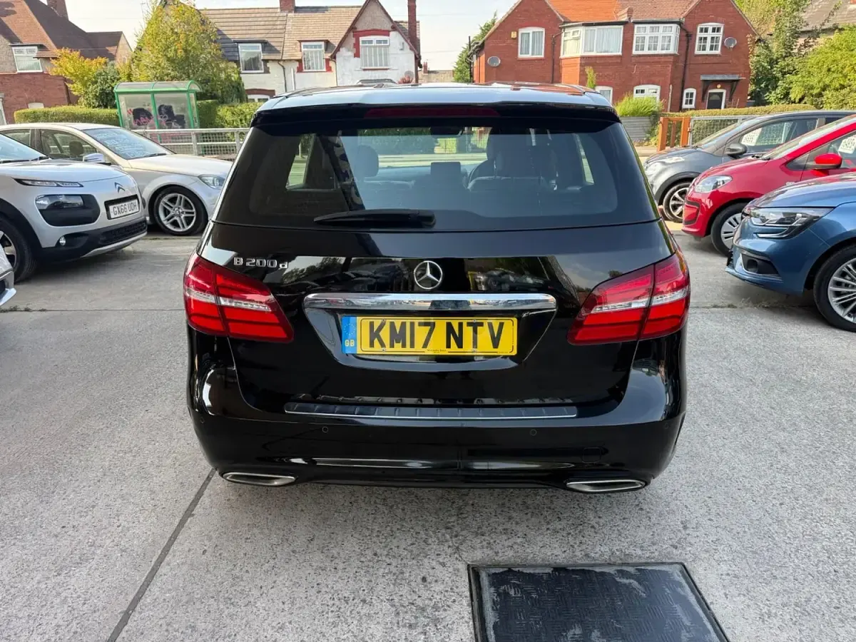 Used Mercedes B200 AMG Line Premium 134 HP (98 kW) 2017 Black Hatchback