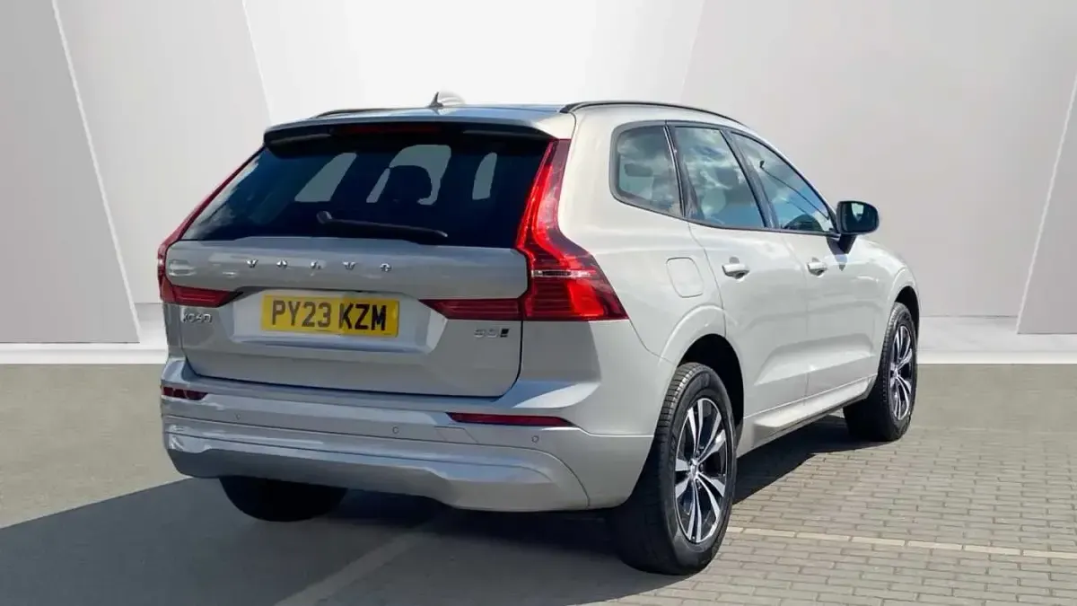 Used Volvo XC60 Core 250 HP (183 kW) 2023 Silver SUV
