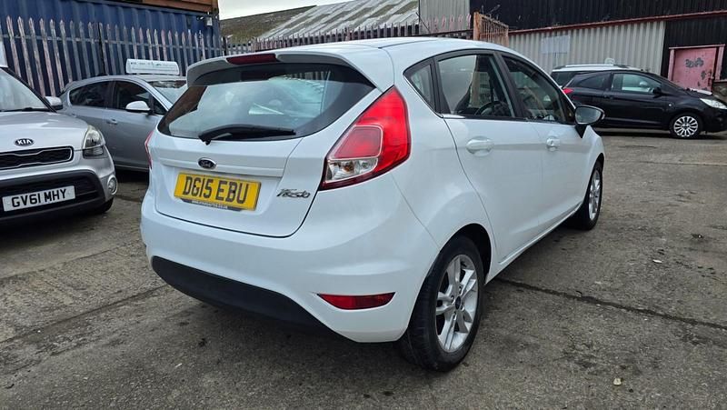 Used Ford Fiesta Zetec 2015 White Hatchback