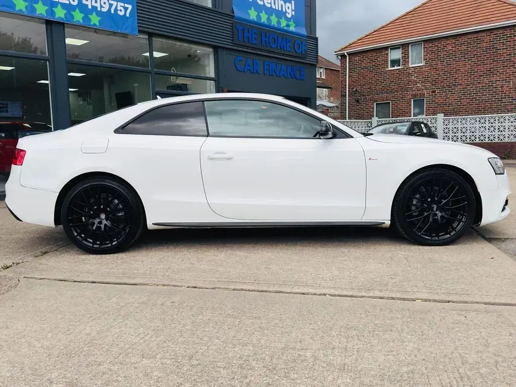 Used Audi A5 Black Edition 187 HP (137 kW) 2016 White Coupe