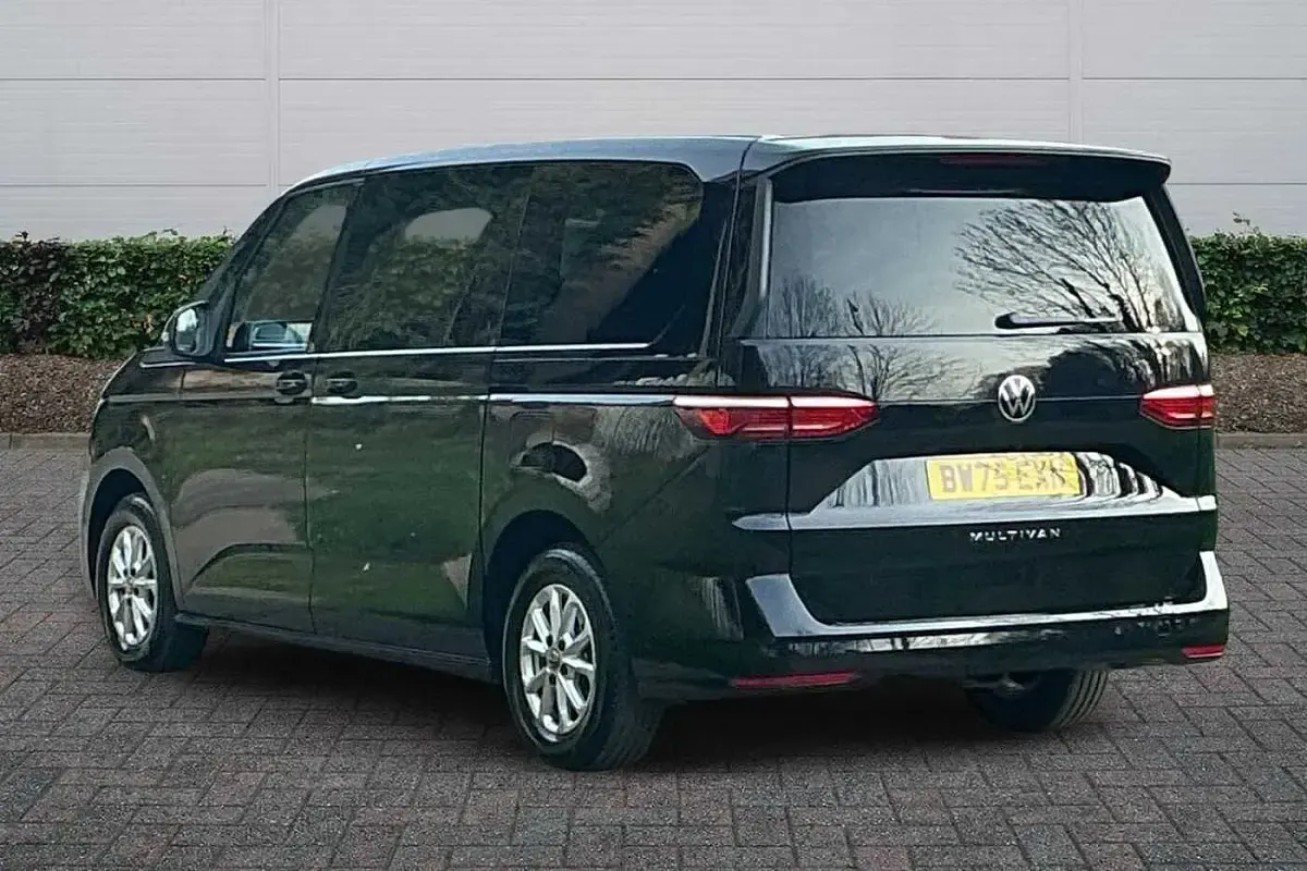 New VW Multivan Life 150 HP (110 kW) 2026 Black MPV