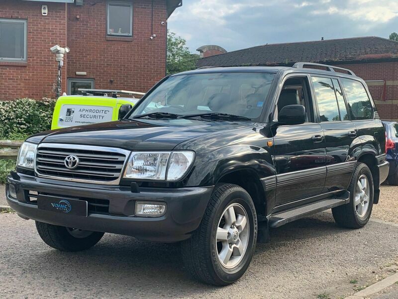 Used Toyota Land Cruiser in Bedfordshire (26) - AutoUncle