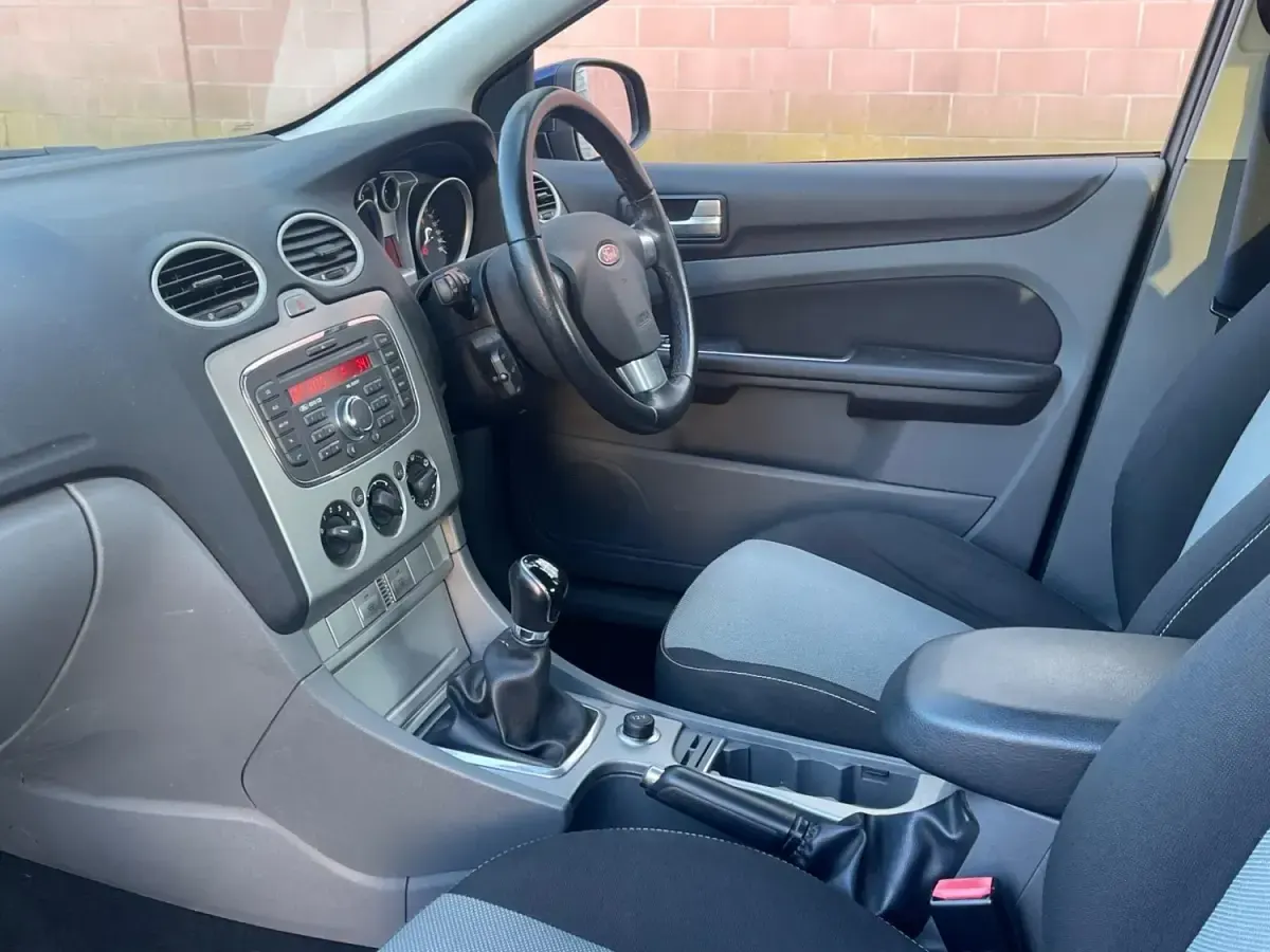 Używany Ford Focus Zetec 2011 Niebieski Hatchback