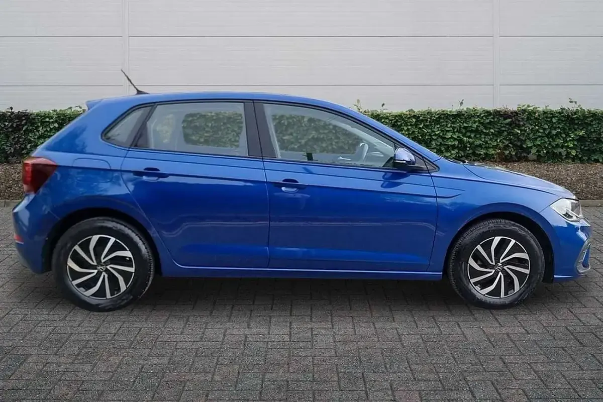 Used VW Polo Life 95 HP (69 kW) 2022 Blue Hatchback