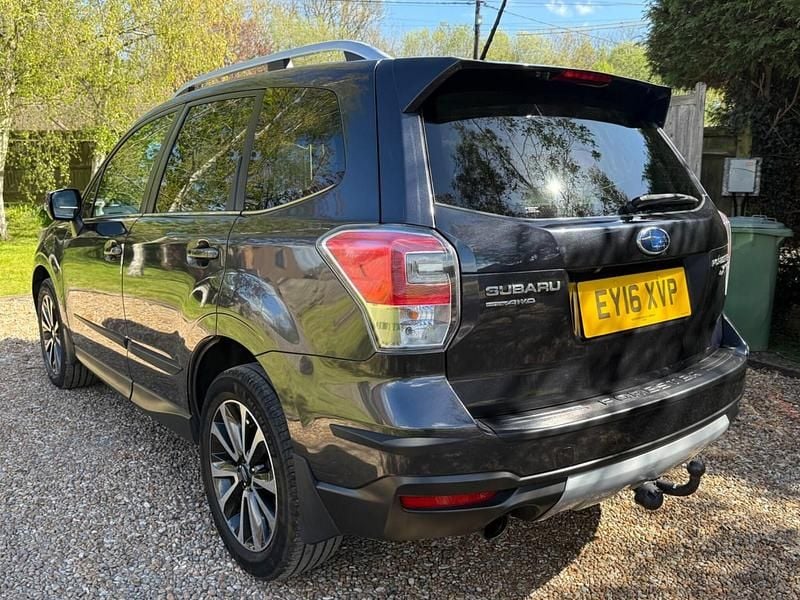 Begagnad Subaru Forester 2016 Grå SUV
