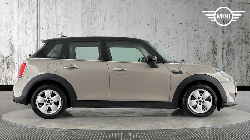 Usado Mini Cooper Classic 134 CV (98 kW) 2022 Gris Utilitario