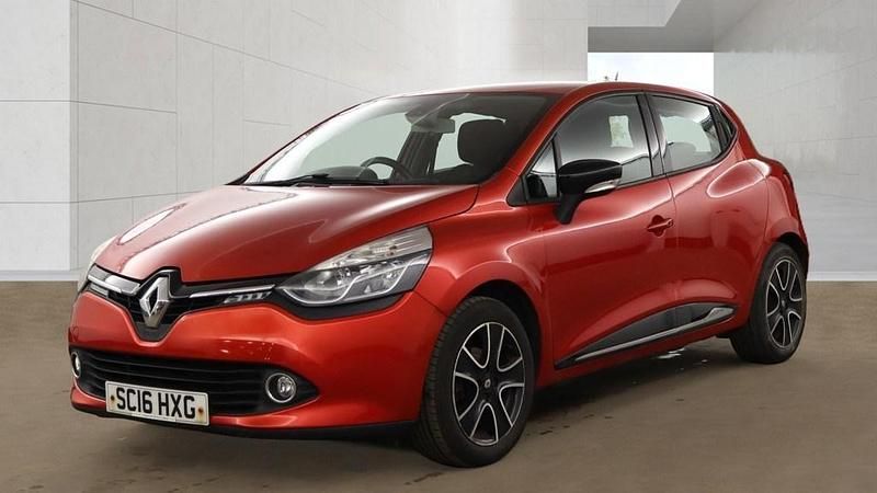 Used Renault Clio IV Dynamique 75 HP (55 kW) 2016 Red Hatchback