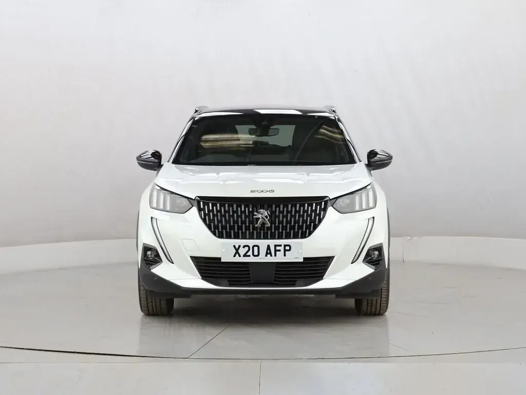 Usado Peugeot 2008 GTi 130 HP (95 kW) 2022 Branco SUV