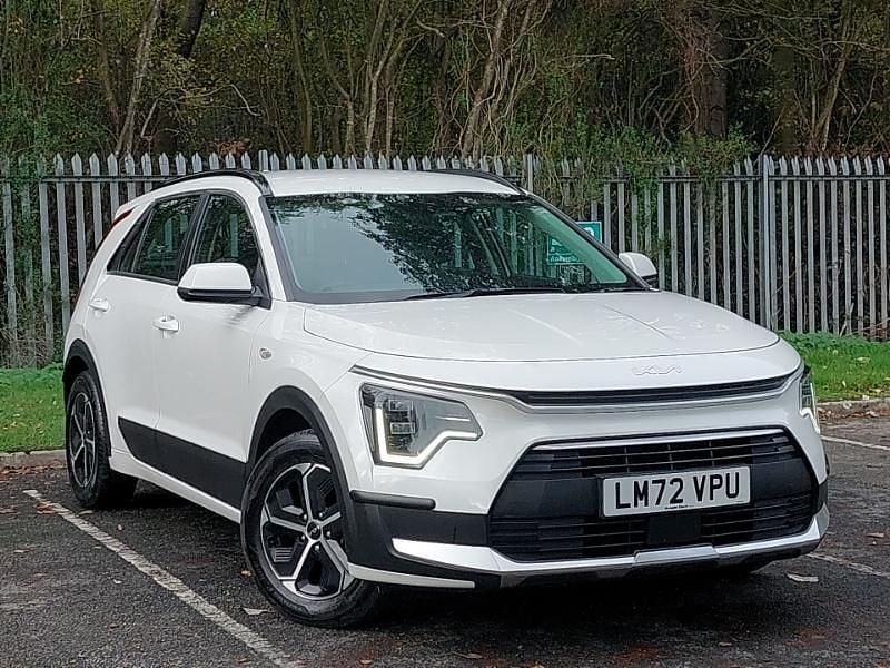 White Used 2022 Kia Niro SUV | £18,298 (Fair price) - Image 1/4