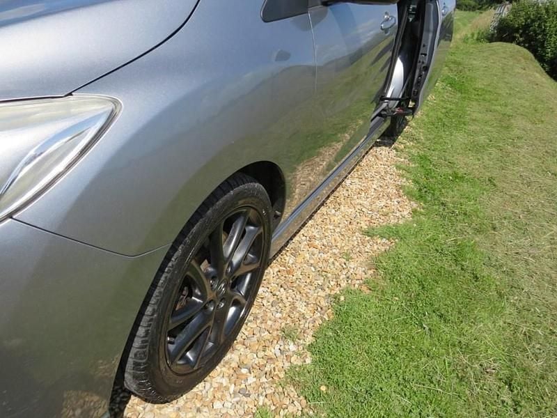 Usado Mazda 5 Edition 115 HP (84 kW) 2013 Prateado Monovolume