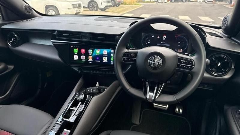 Grey New 2025 Alfa Romeo Junior SUV | £26,587 (Good price) - Image 1/4