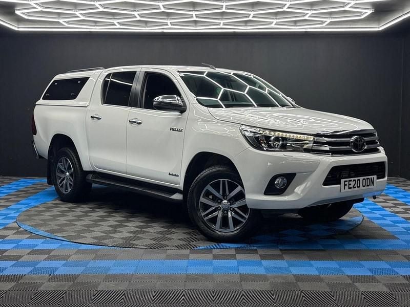 White Used 2020 Toyota HiLux Pickup | £26,990 (Expensive) - Image 1/4