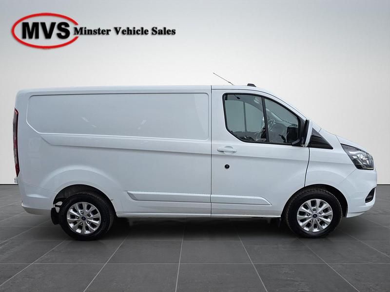 Used Ford Transit Custom Limited 130 HP (95 kW) 2021 White Van