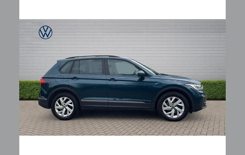 Gebraucht VW Tiguan Life 150 PS (110 kW) 2023 Blau SUV