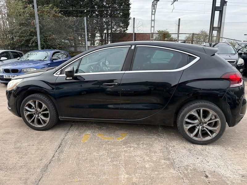 Begagnad Citroën DS4 Start 115 HK (84 kW) 2014 Svart Halvkombi