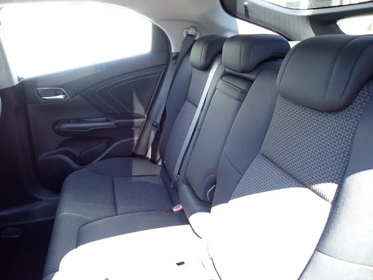 Used Honda Civic SE Plus 142 HP (104 kW) 2016 Silver Hatchback