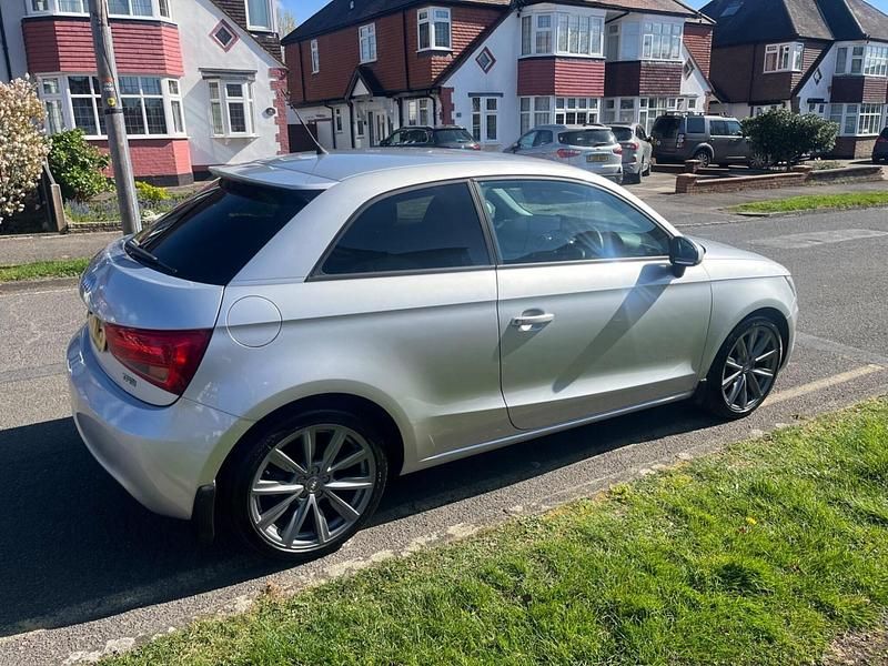 Usado Audi A1 Sport 86 CV (63 kW) 2011 Plateado Utilitario