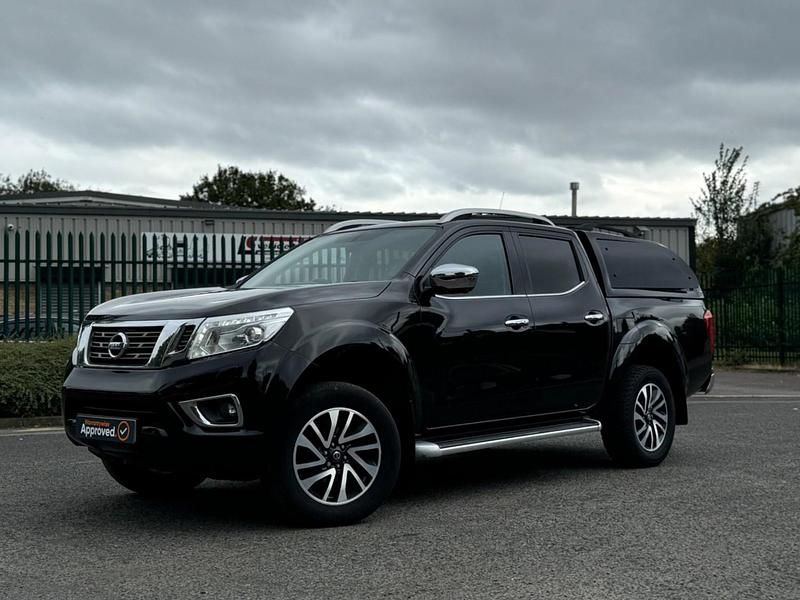 Begagnad Nissan Navara Tekna 190 HK (139 kW) 2017 Svart Pickup