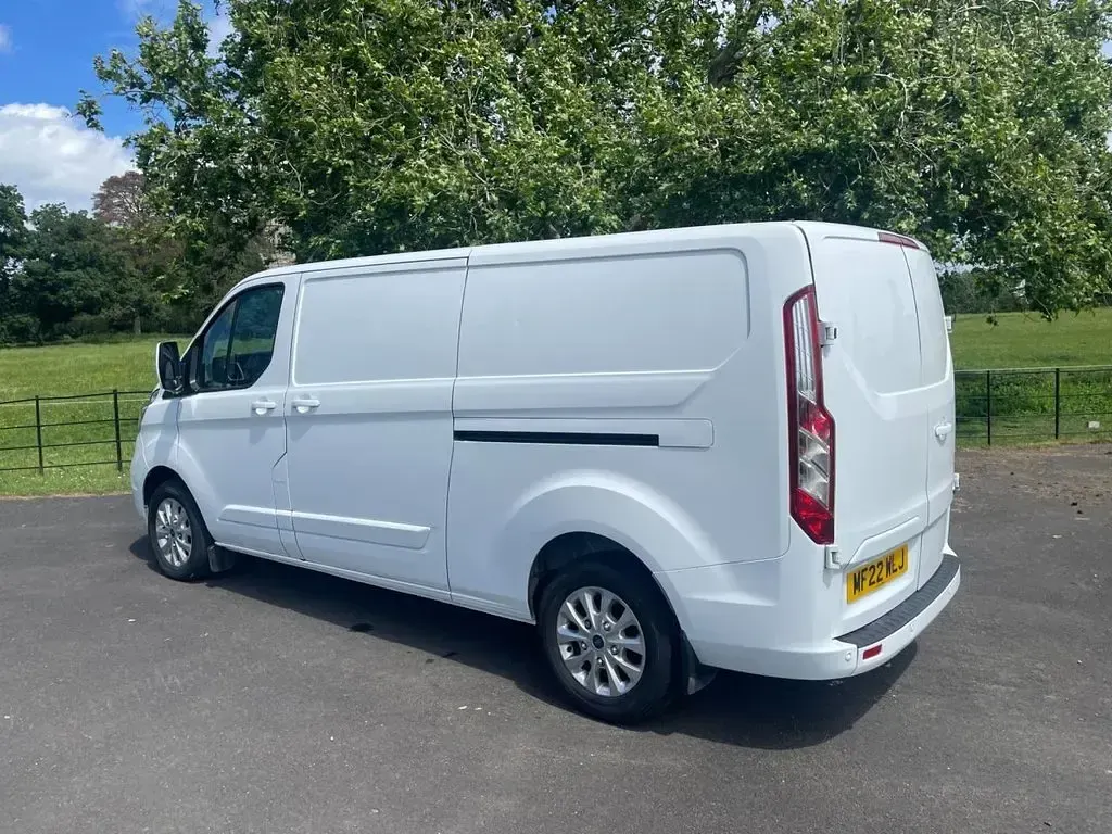 Used Ford Transit Custom Limited 130 HP (95 kW) 2022 White Van