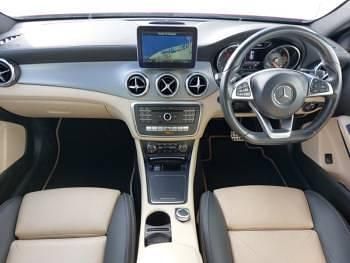 Begagnad Mercedes GLA200 Executive 156 HK (114 kW) 2017 Röd SUV