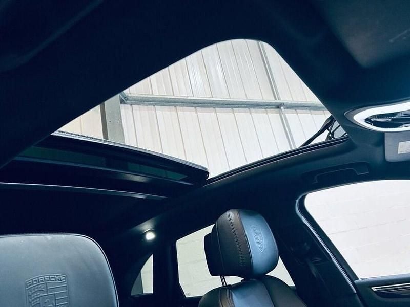 Used Porsche Macan 380 HP (279 kW) 2022 White SUV