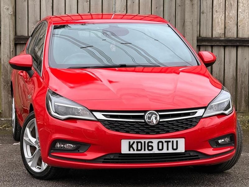 Used Vauxhall Astra SRi 110 HP (80 kW) 2016 Red Hatchback
