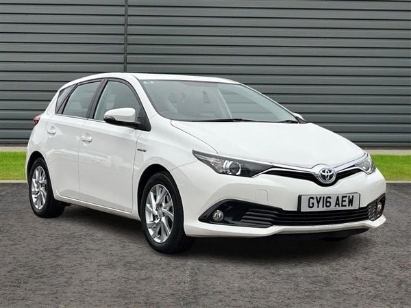 White Used 2016 Toyota Auris Business Edition Hatchback | £11,795 (Fair price) - Image 1/1