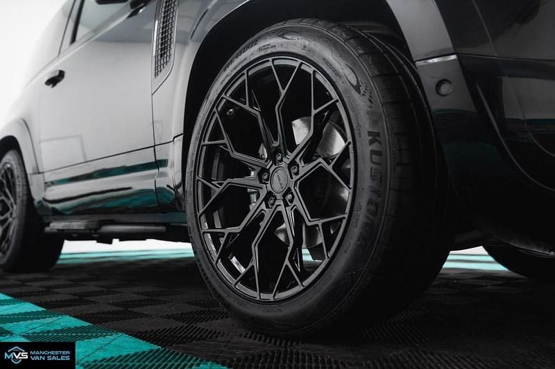 Used Land Rover Defender SE Dynamic 250 HP (183 kW) 2025 Black SUV