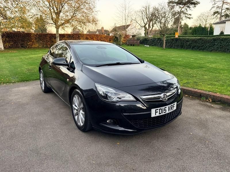 Black Used 2015 Vauxhall Astra GTC SRi Hatchback | £2,995 (Good price) - Image 1/4