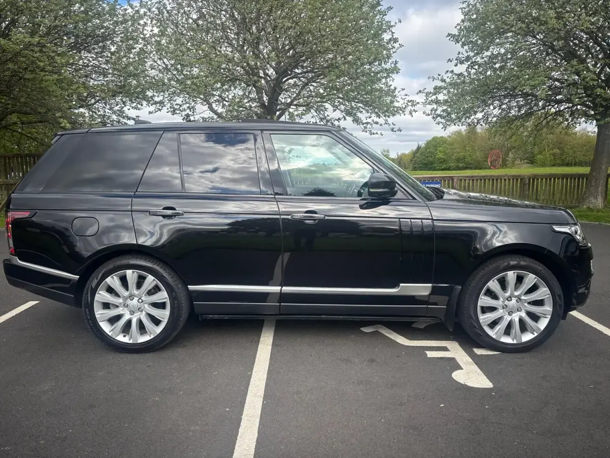 Used Land Rover Range Rover Vogue SE 306 HP (225 kW) 2016 Black SUV