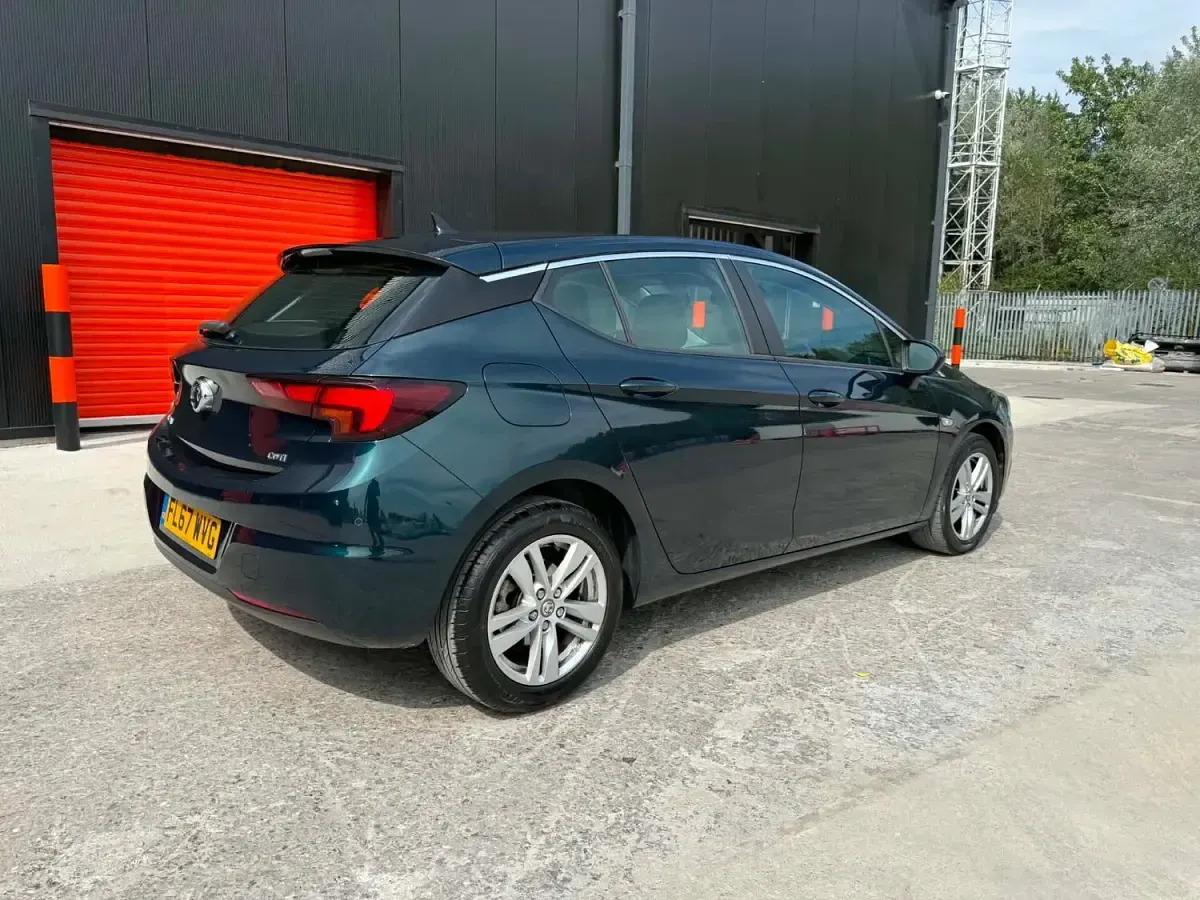 Used Vauxhall Astra S 136 HP (100 kW) 2017 Green Hatchback