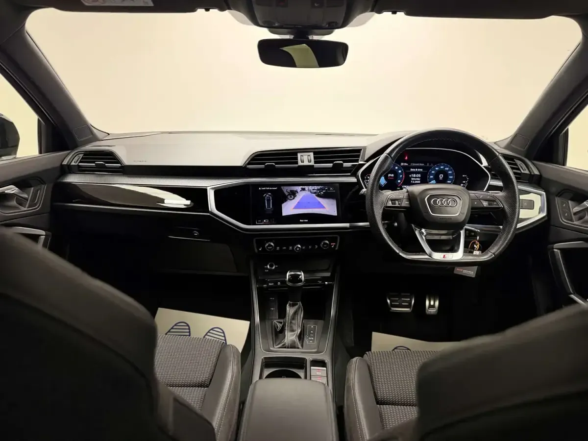 Second-hand Audi Q3 Black Edition 242 CP (177 kW) 2023 Negru SUV