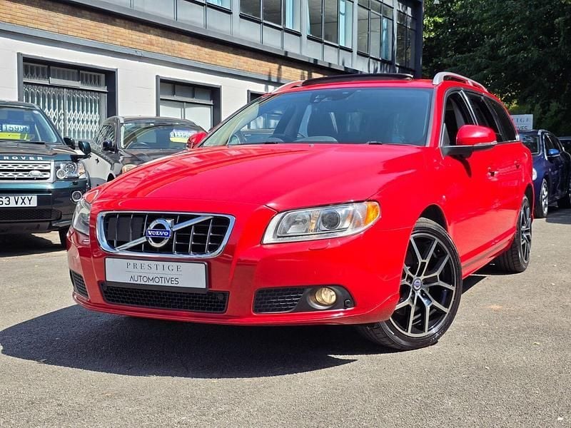 Used Volvo V70 SE Lux 2011 Red Estate
