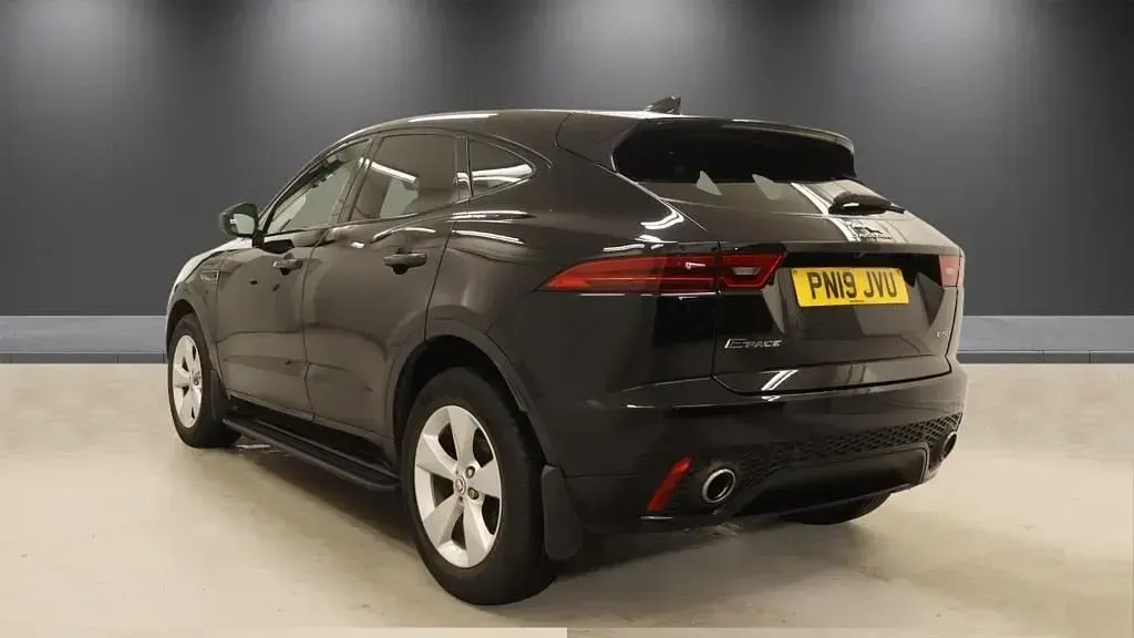 Begagnad Jaguar E-Pace R-Dynamic 150 HK (110 kW) 2019 Svart SUV