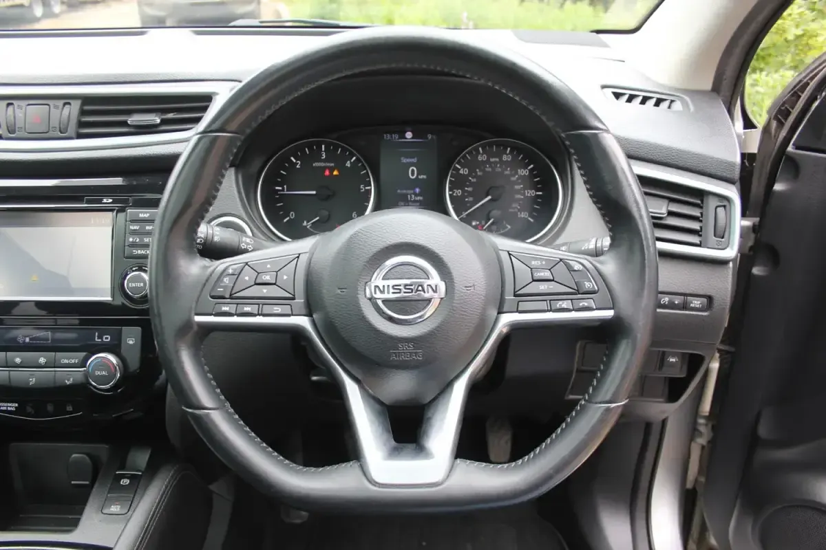 Used Nissan Qashqai N-Connecta 2018 Silver SUV