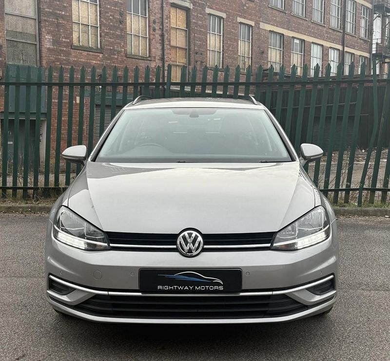 Used VW Golf VII SE 110 HP (80 kW) 2018 Silver Estate