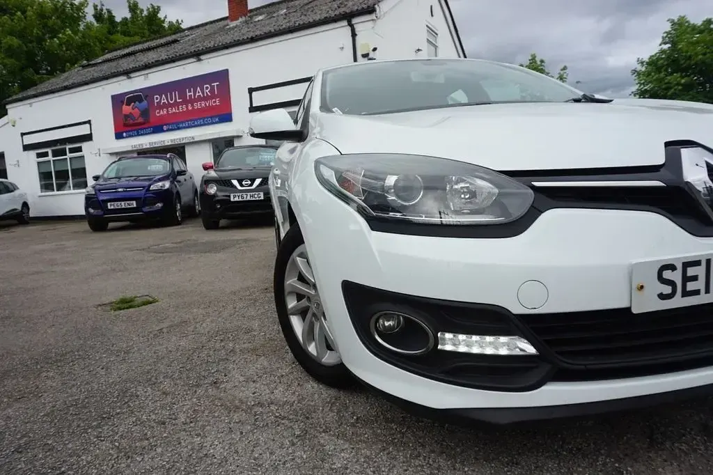 Used Renault Mégane Dynamique 110 HP (80 kW) 2016 White Hatchback